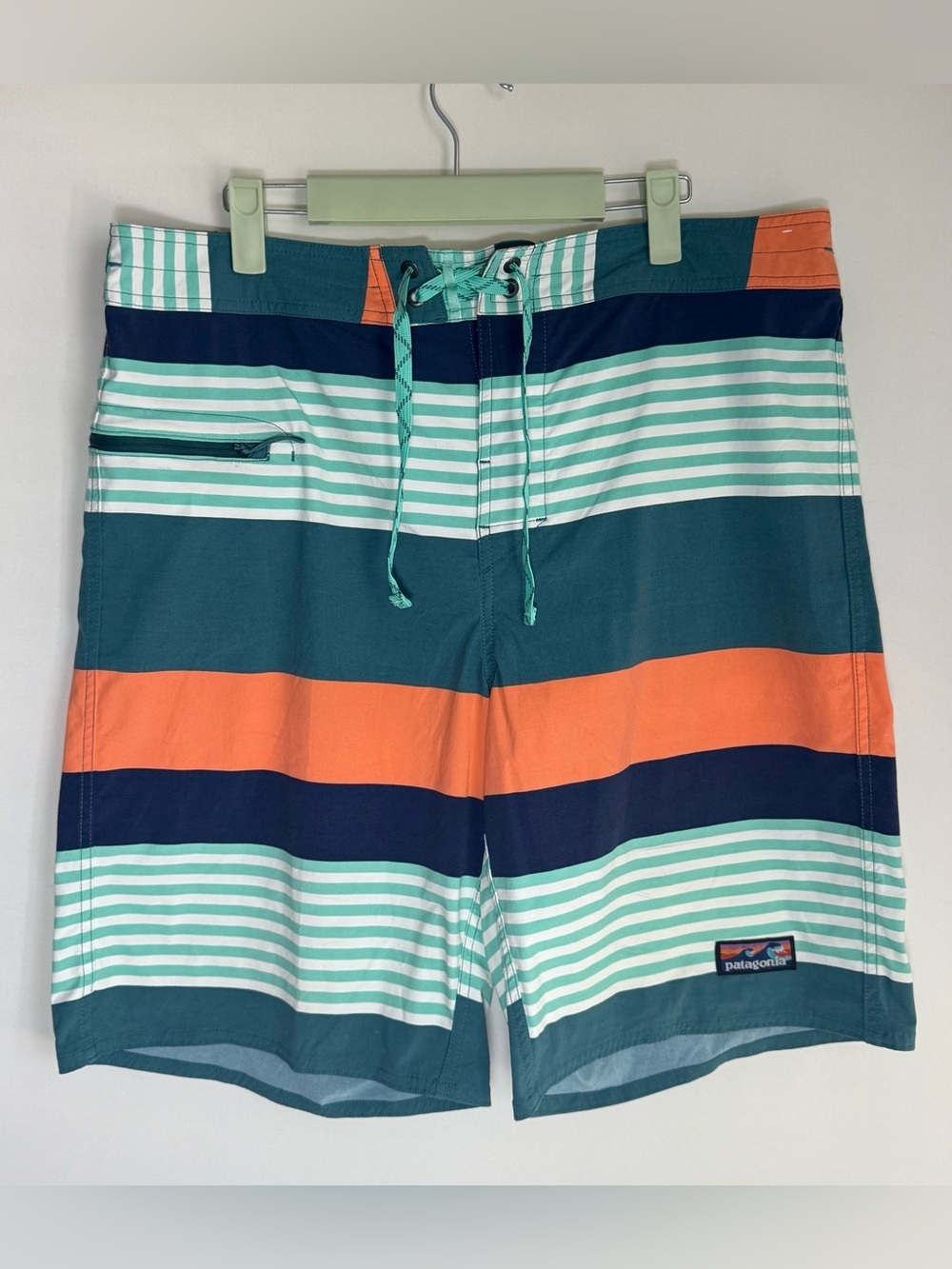Patagonia board shorts • Men’s size 36